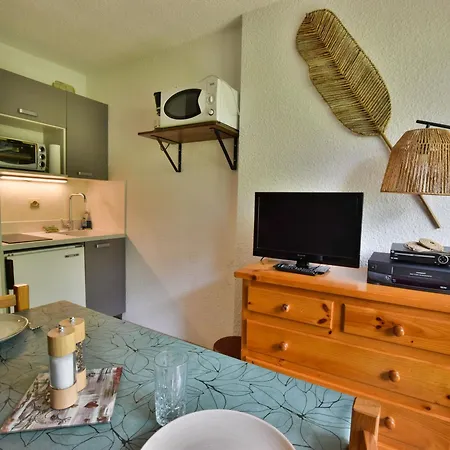 Cosy à Avec Terrasse Et Parking - Fr-1-498-92